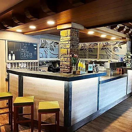Otel Koenigsteiner Hof 3*