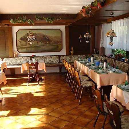 Otel Koenigsteiner Hof 3*